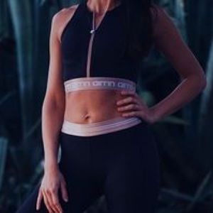 Aim’n Brand Zip black crop top sportsbra